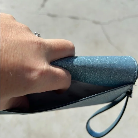 ✨ BNWT Kate Spade Glitter Wristlet Wallet – Cinderella-Approved ✨ - Picture 5 of 6